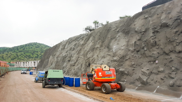 Sistemas especiales de contención - Soil nailing Valle Lo Campino (Año 2015)